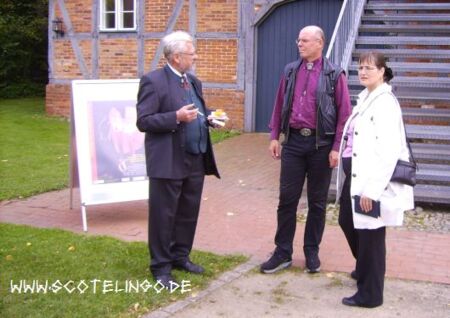 Im Gespräch mit Herrn Dr. Wilhelm Gebers am 17.09.2011 vor der Galerie Kulturboden Scharnebeck